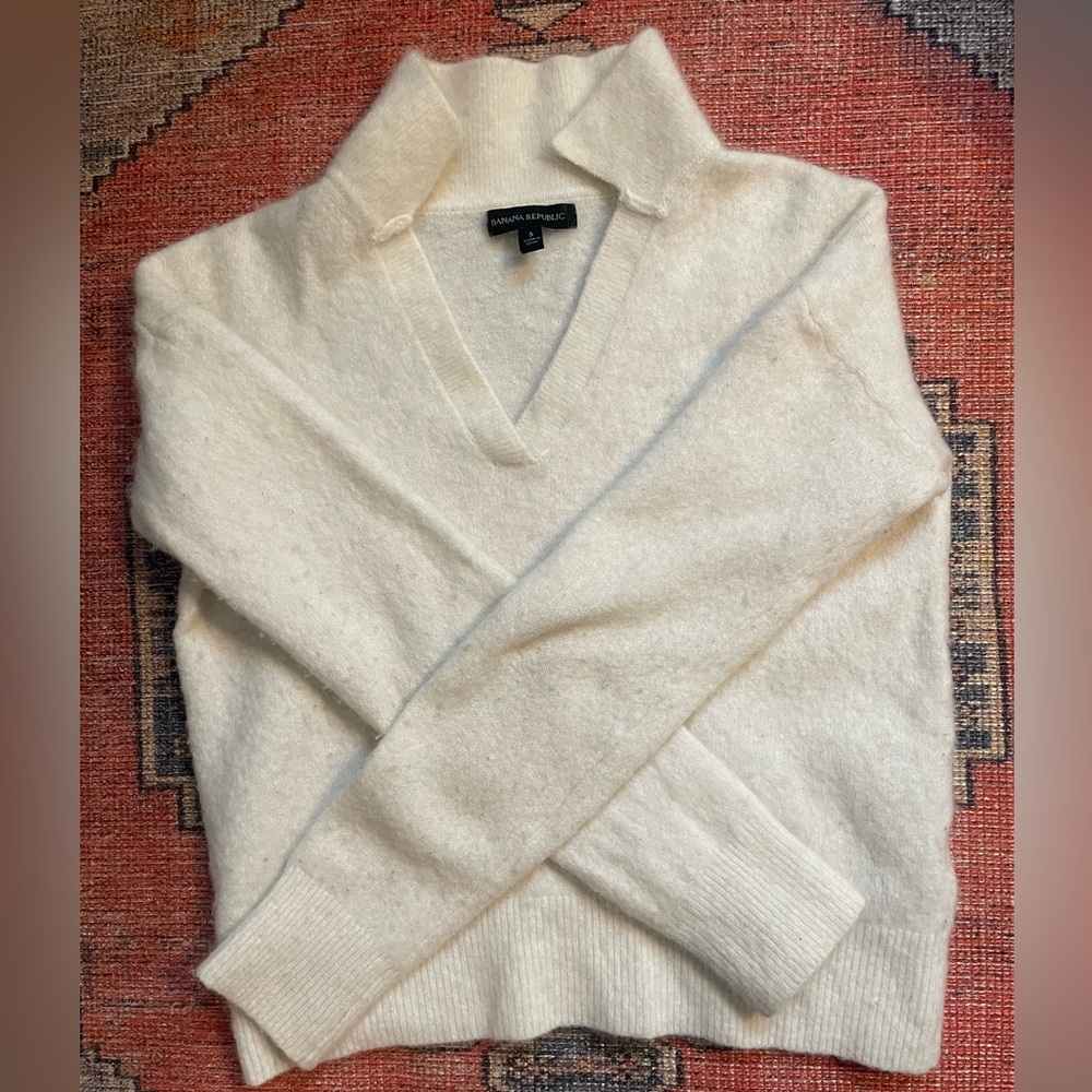 Banana Republic  Alpaca Wool  V neck pull over sweater